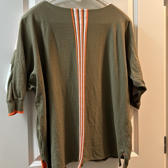 Fun sweater - Picture 7 of 9